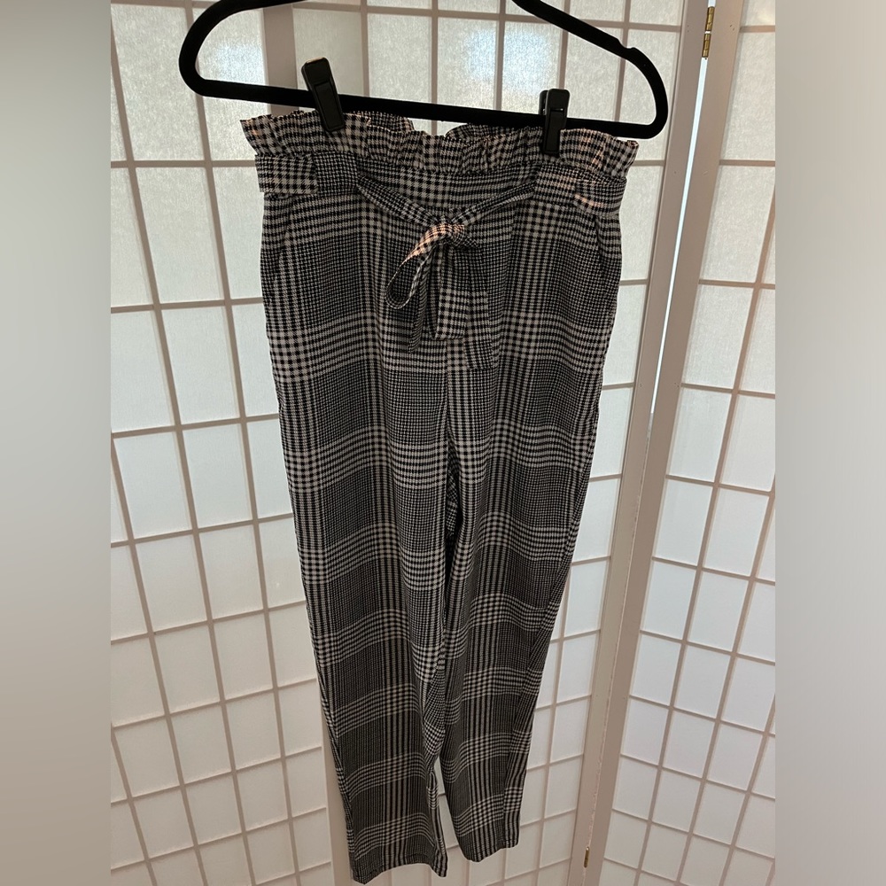 Love fire Black & White Houndstooth Paperbag Pants | Size: M